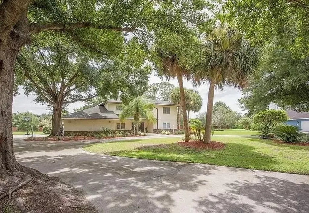 2402 Berkshire Lane Winter Haven FL 33884