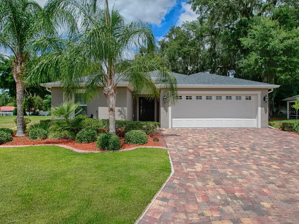 10270 Julia Isles Avenue Oxford FL 34484