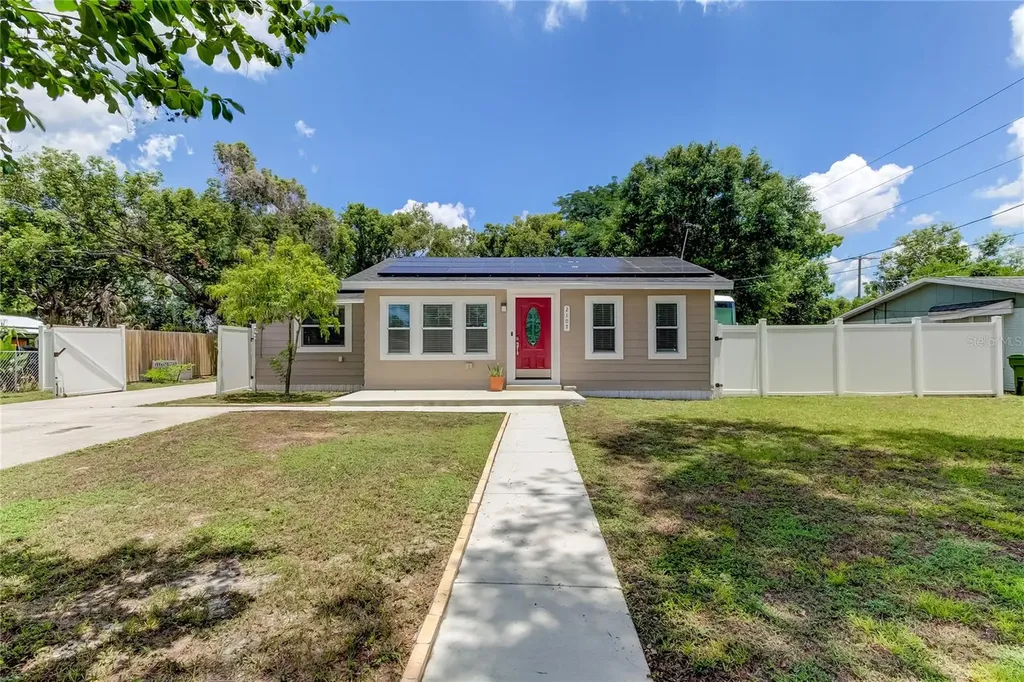 2107 W Skagway Avenue Tampa FL 33604