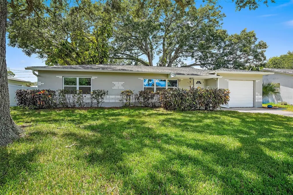 5900 15th Way N St Petersburg FL 33703