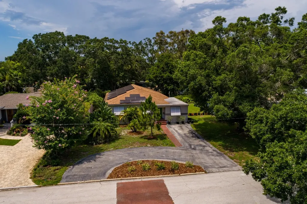 8035 Country Club Road N St Petersburg FL 33710