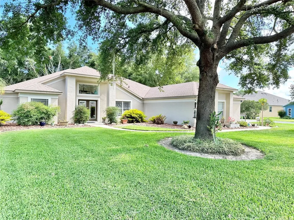 335 Lakecrest Drive Tavares FL 32778