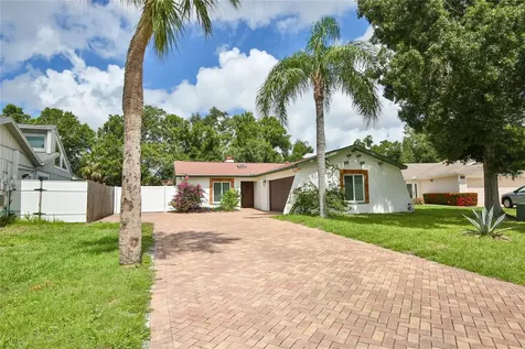 8220 Country Oaks Court Sarasota FL 34243