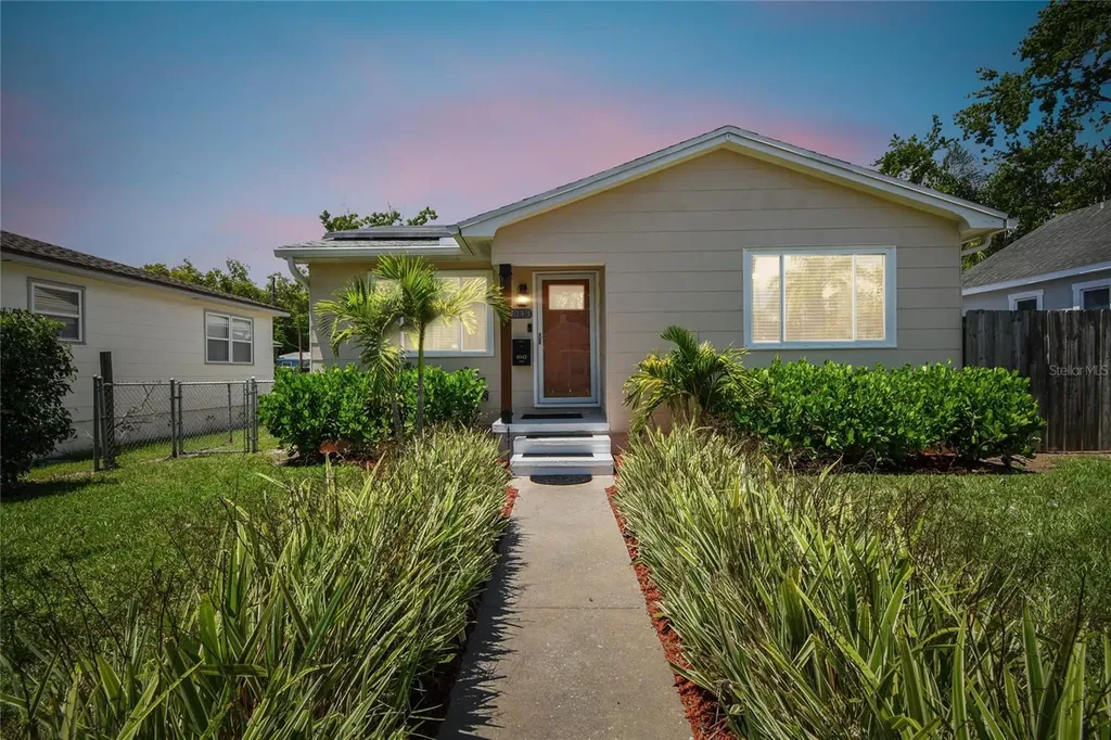 4043 Burlington Avenue N St Petersburg FL 33713