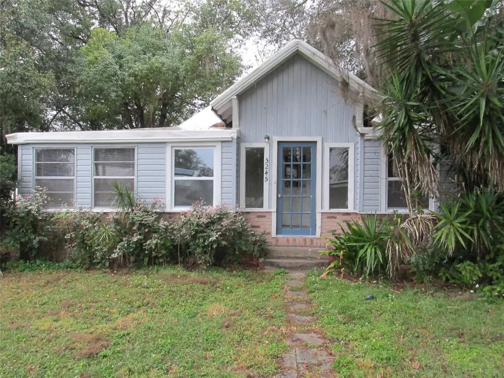 5245 18th Street Zephyrhills FL 33542