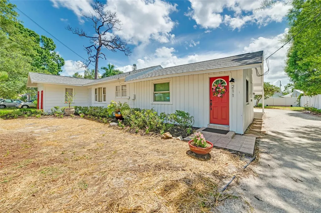 211 43rd Street W Bradenton FL 34209
