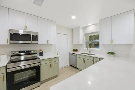 6324 41st Avenue N St Petersburg FL 33709
