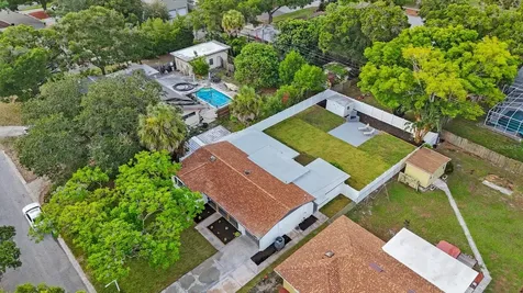 6324 41st Avenue N St Petersburg FL 33709