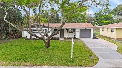 6324 41st Avenue N St Petersburg FL 33709