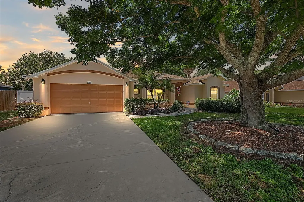1112 Breezy Knoll Street Minneola FL 34715