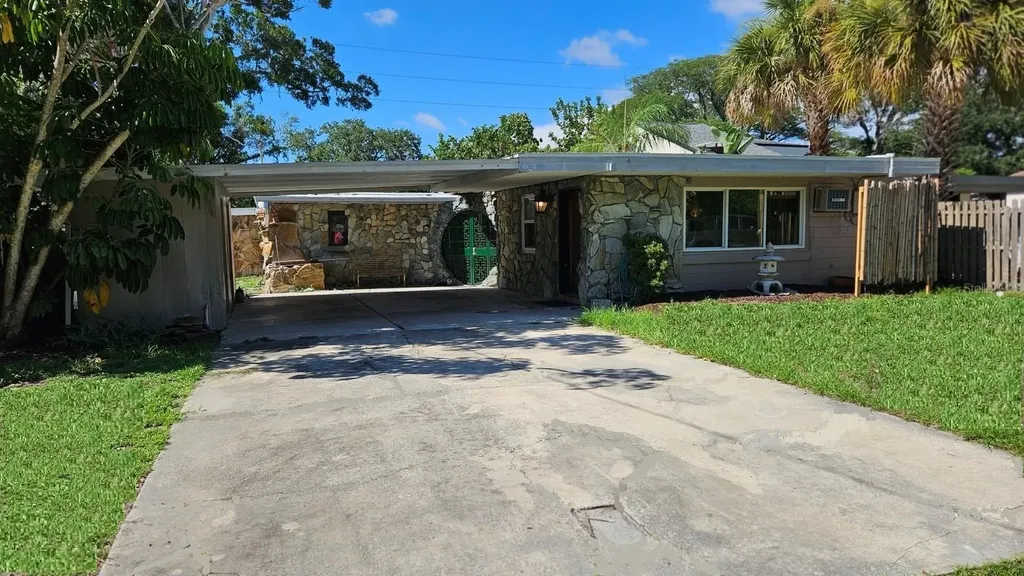 10951 61st Avenue Seminole FL 33772