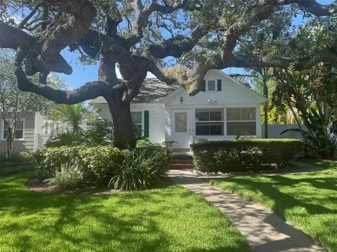300 28th Avenue N St Petersburg FL 33704