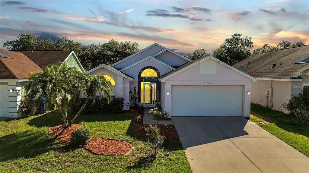 2043 Shannon Lakes Boulevard Kissimmee FL 34743