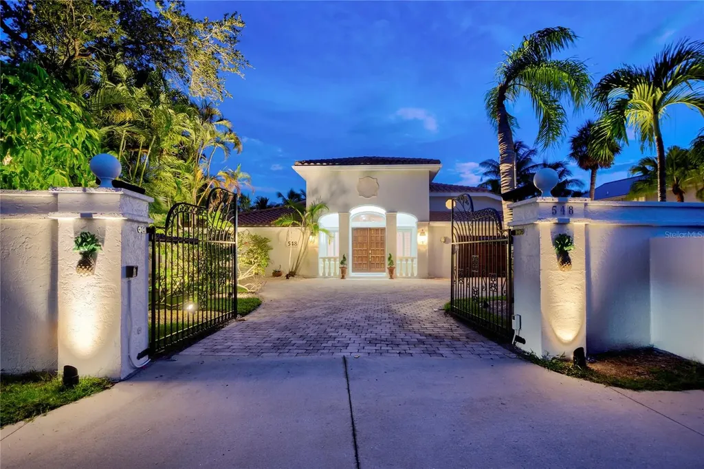 548 Siesta Drive Sarasota FL 34242