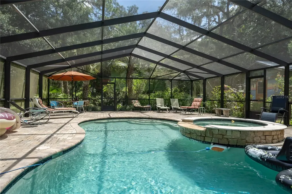 250 W West Lake Drive Hawthorne FL 32640