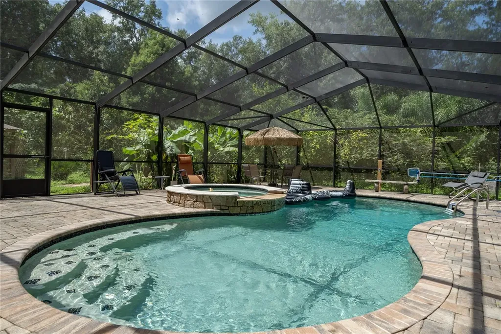 250 W West Lake Drive Hawthorne FL 32640