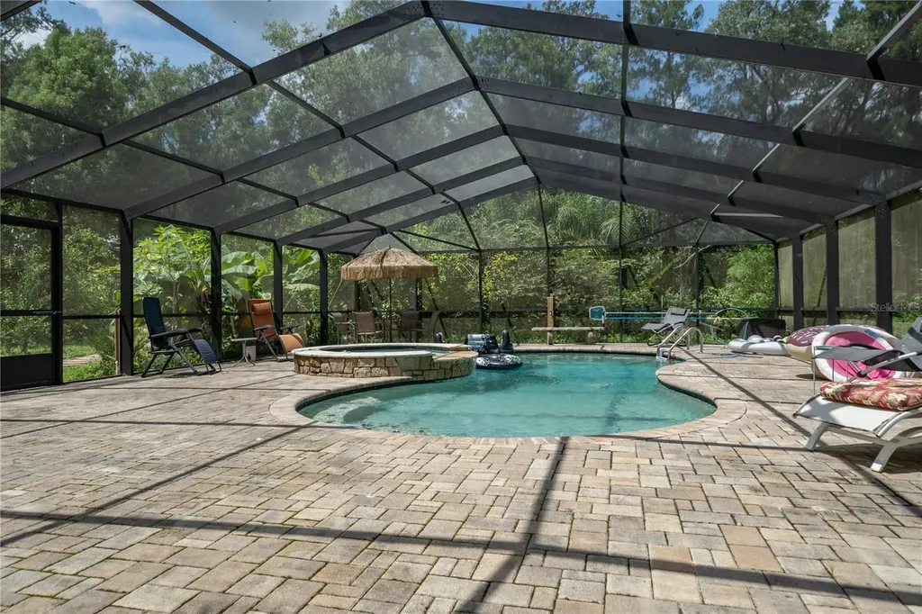 250 W West Lake Drive Hawthorne FL 32640
