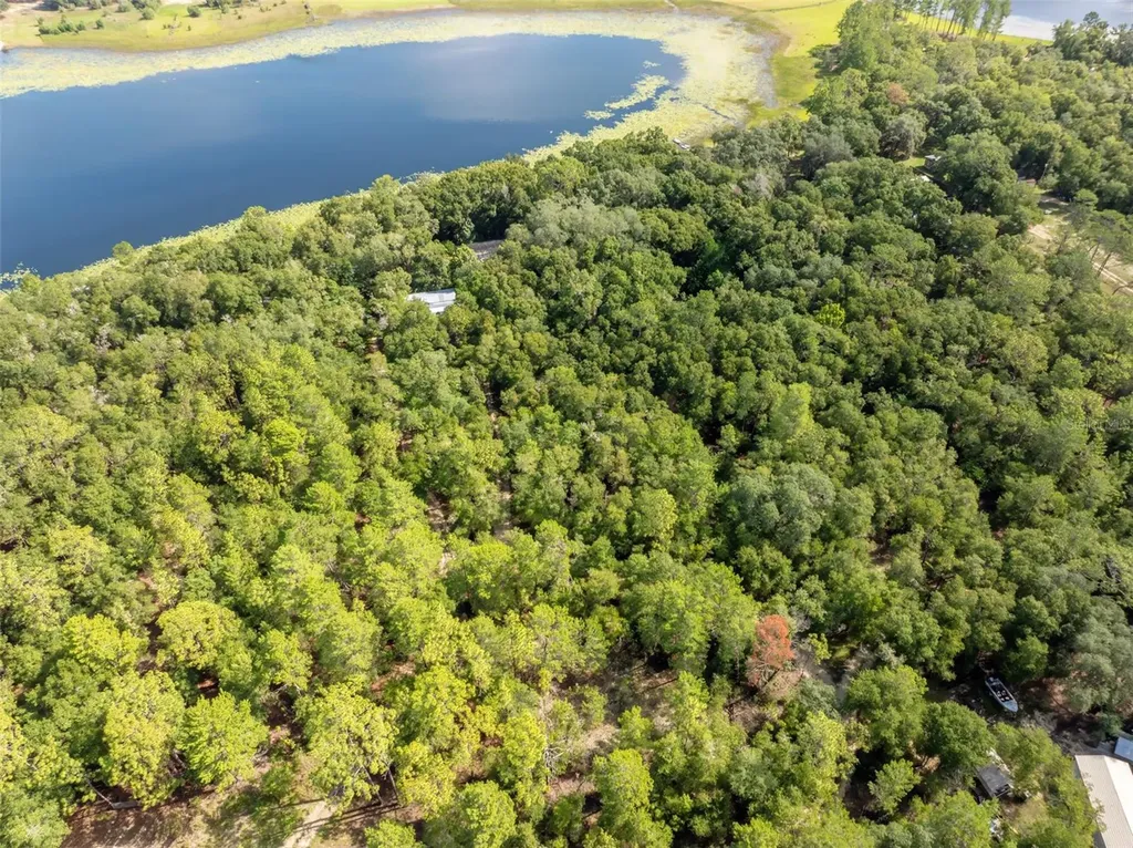 250 W West Lake Drive Hawthorne FL 32640