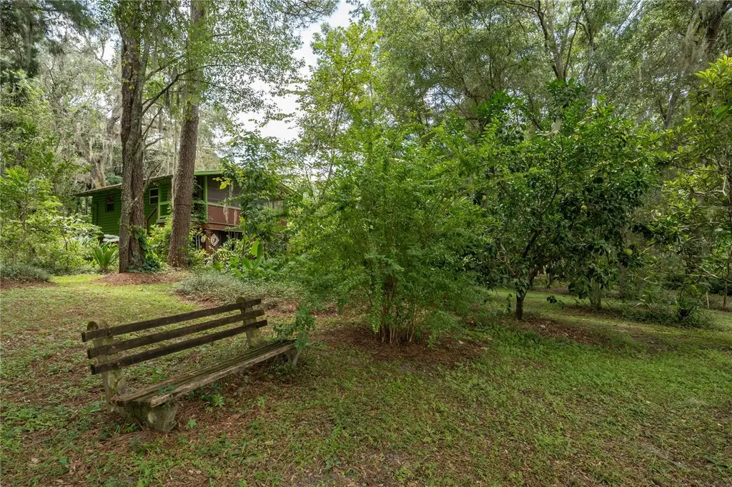 250 W West Lake Drive Hawthorne FL 32640