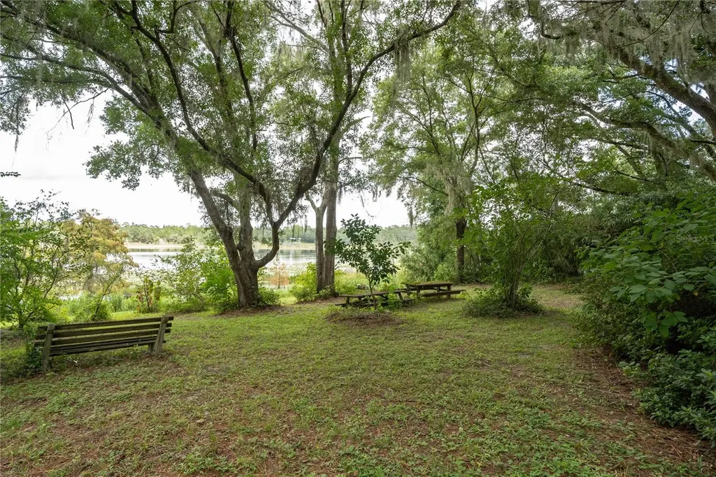 250 W West Lake Drive Hawthorne FL 32640