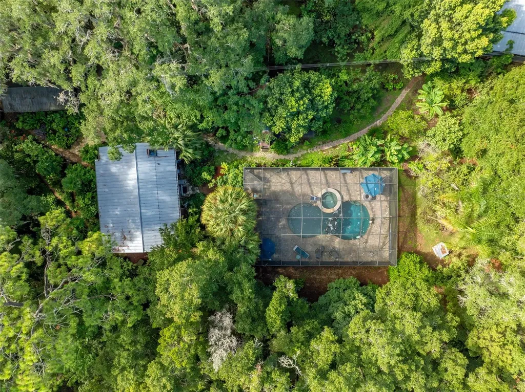 250 W West Lake Drive Hawthorne FL 32640