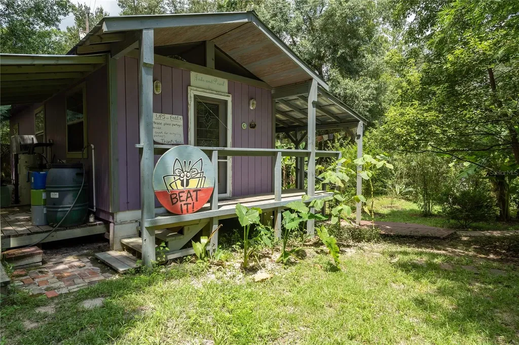 250 W West Lake Drive Hawthorne FL 32640