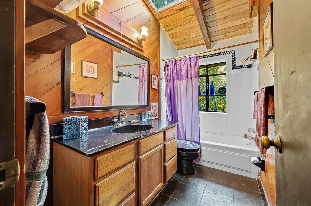 250 W West Lake Drive Hawthorne FL 32640