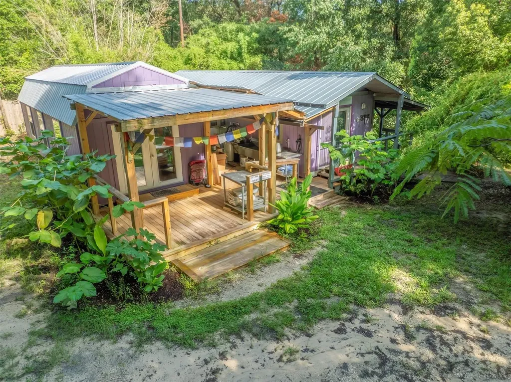 250 W West Lake Drive Hawthorne FL 32640