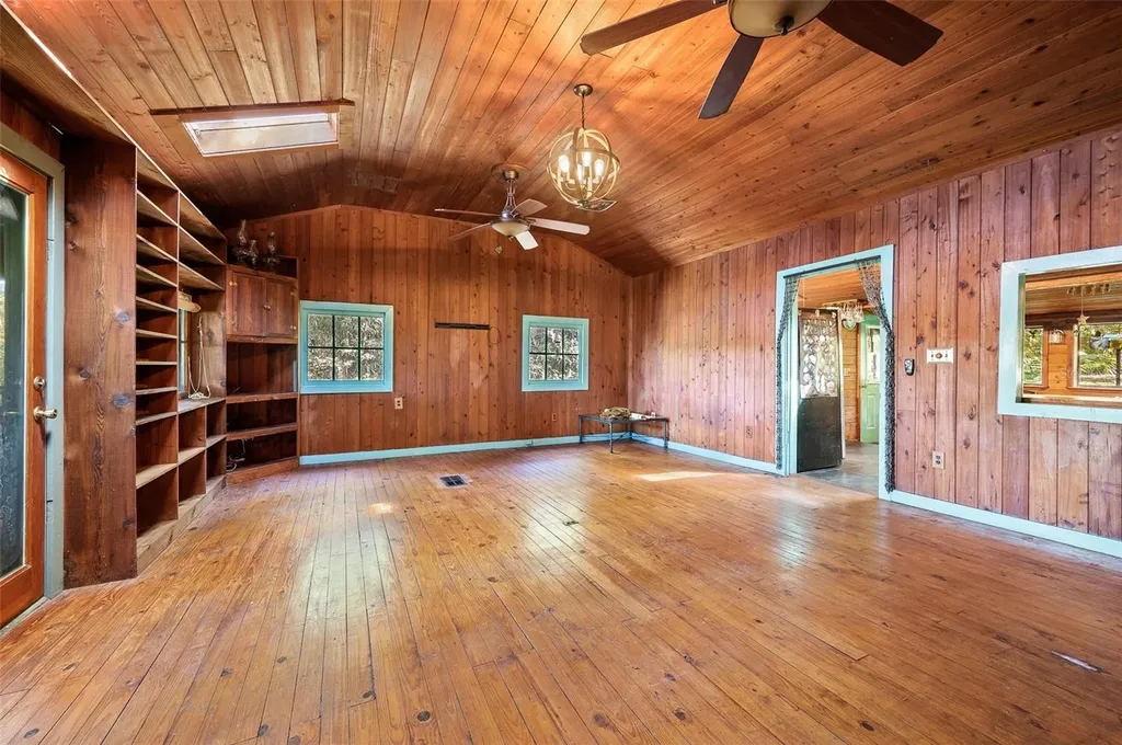 250 W West Lake Drive Hawthorne FL 32640