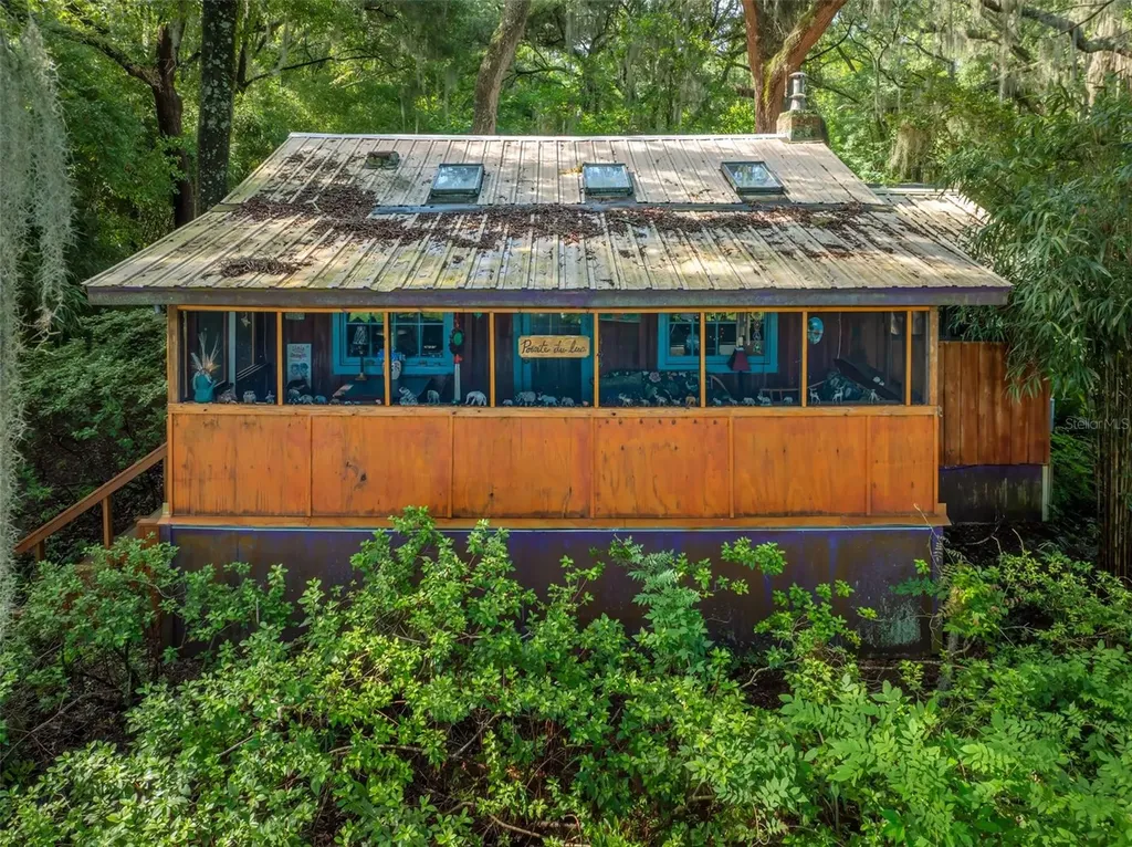250 W West Lake Drive Hawthorne FL 32640