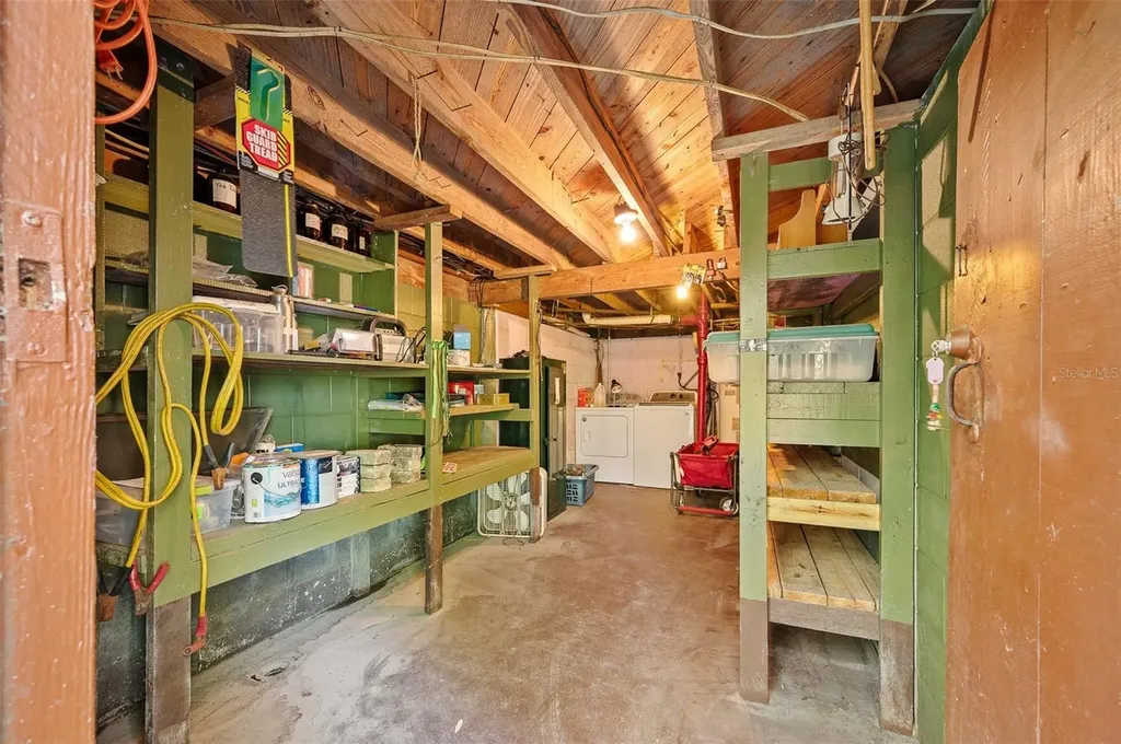 250 W West Lake Drive Hawthorne FL 32640