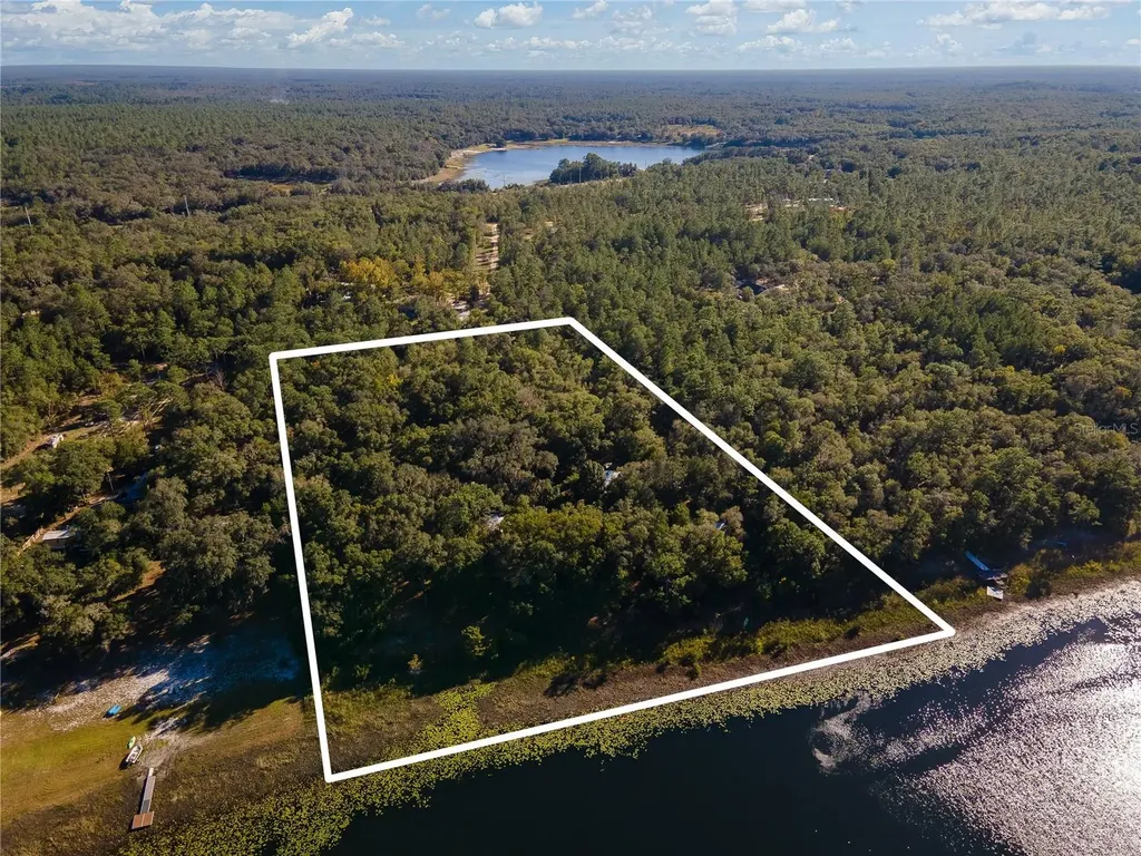 250 W West Lake Drive Hawthorne FL 32640