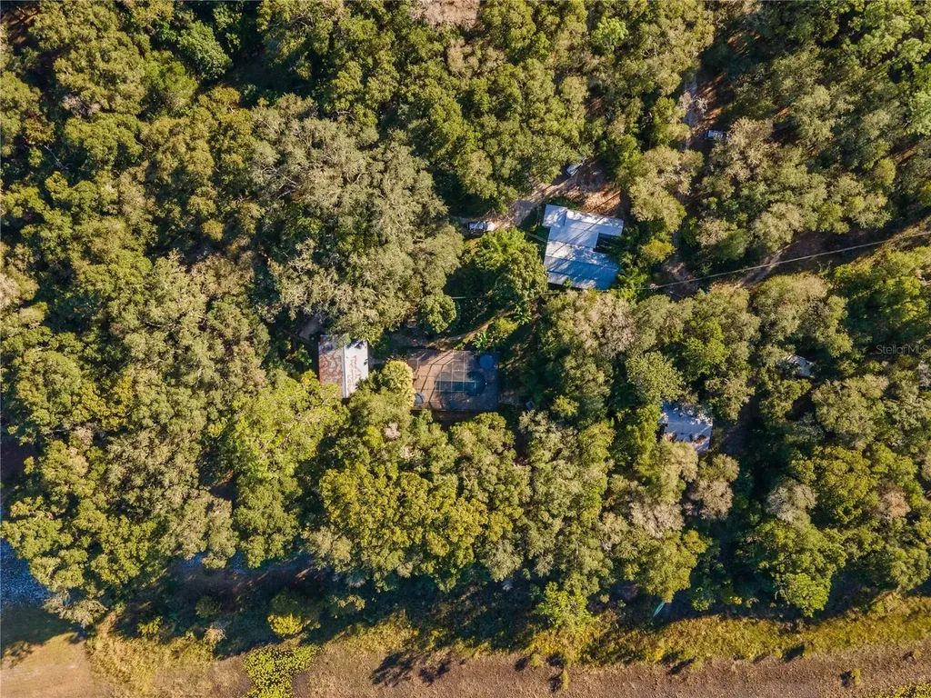 250 W West Lake Drive Hawthorne FL 32640