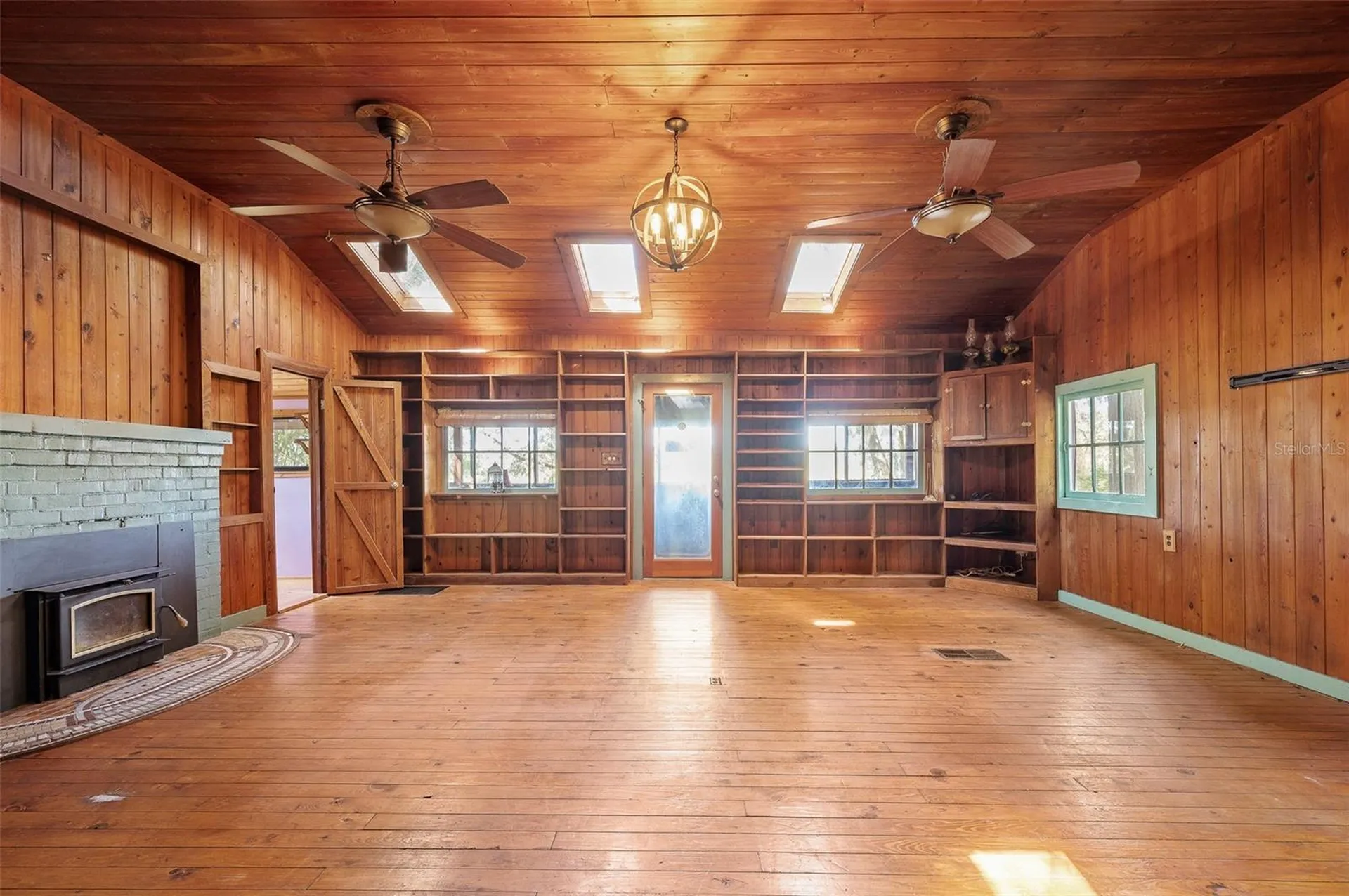 250 W West Lake Drive Hawthorne FL 32640