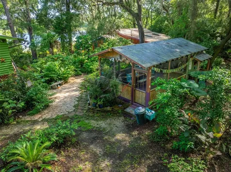 250 W West Lake Drive Hawthorne FL 32640