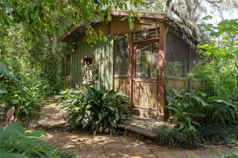 250 W West Lake Drive Hawthorne FL 32640