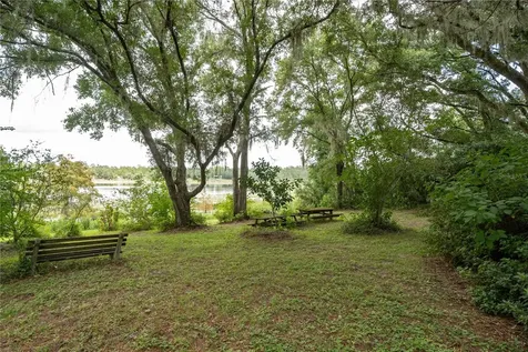 250 W West Lake Drive Hawthorne FL 32640