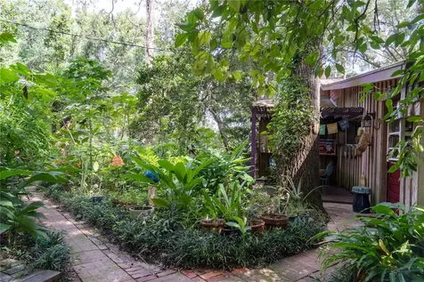 250 W West Lake Drive Hawthorne FL 32640