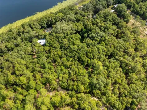 250 W West Lake Drive Hawthorne FL 32640