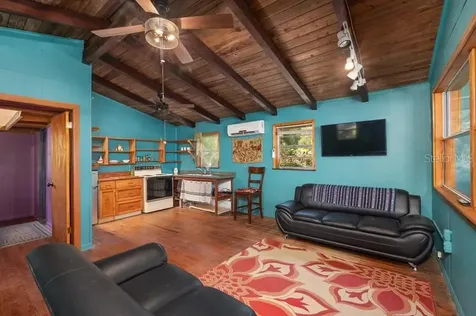 250 W West Lake Drive Hawthorne FL 32640