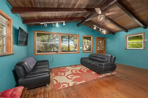 250 W West Lake Drive Hawthorne FL 32640
