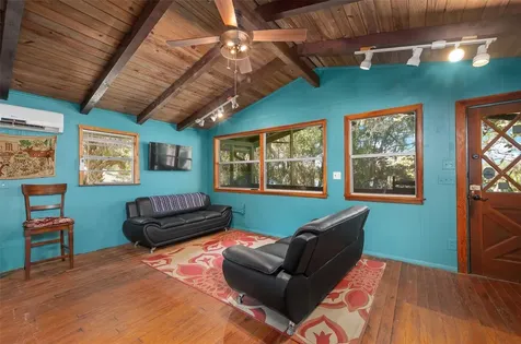 250 W West Lake Drive Hawthorne FL 32640