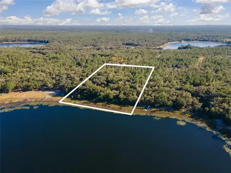 250 W West Lake Drive Hawthorne FL 32640