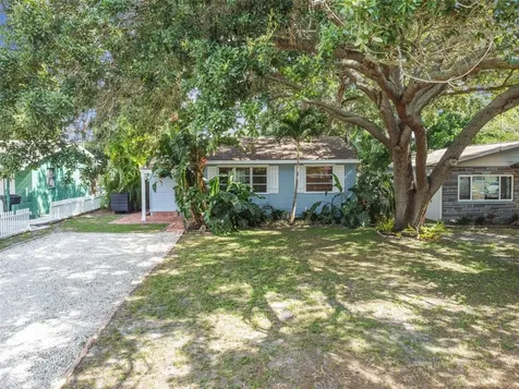 5242 8th Avenue N St Petersburg FL 33710