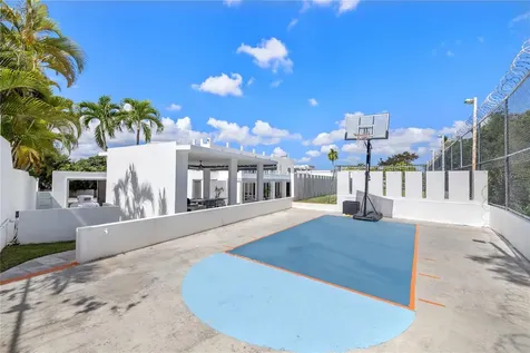 La Villa De Torrimar Reina Victoria Guaynabo PR 00969