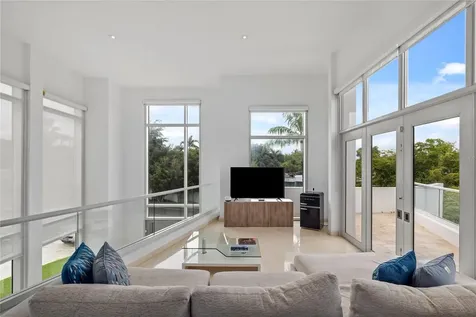 La Villa De Torrimar Reina Victoria Guaynabo PR 00969
