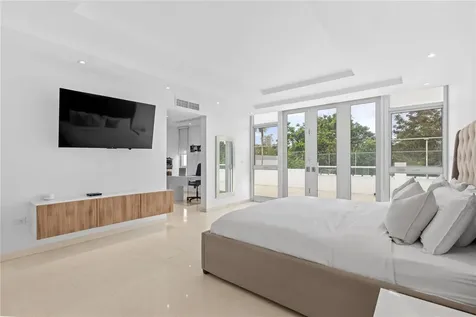 La Villa De Torrimar Reina Victoria Guaynabo PR 00969