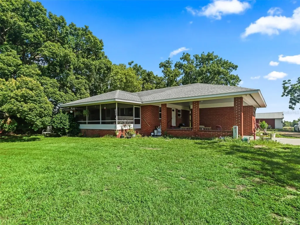 16661 SE Highway 42 Weirsdale FL 32195