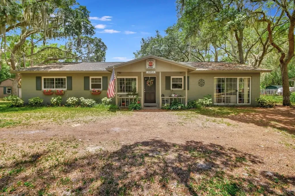 25716 Fishermans Road Paisley FL 32767