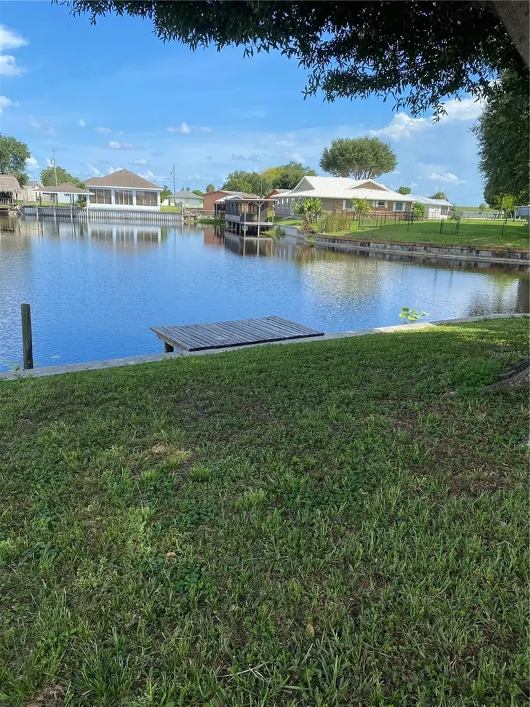 1903 Hunter Road Okeechobee FL 34974